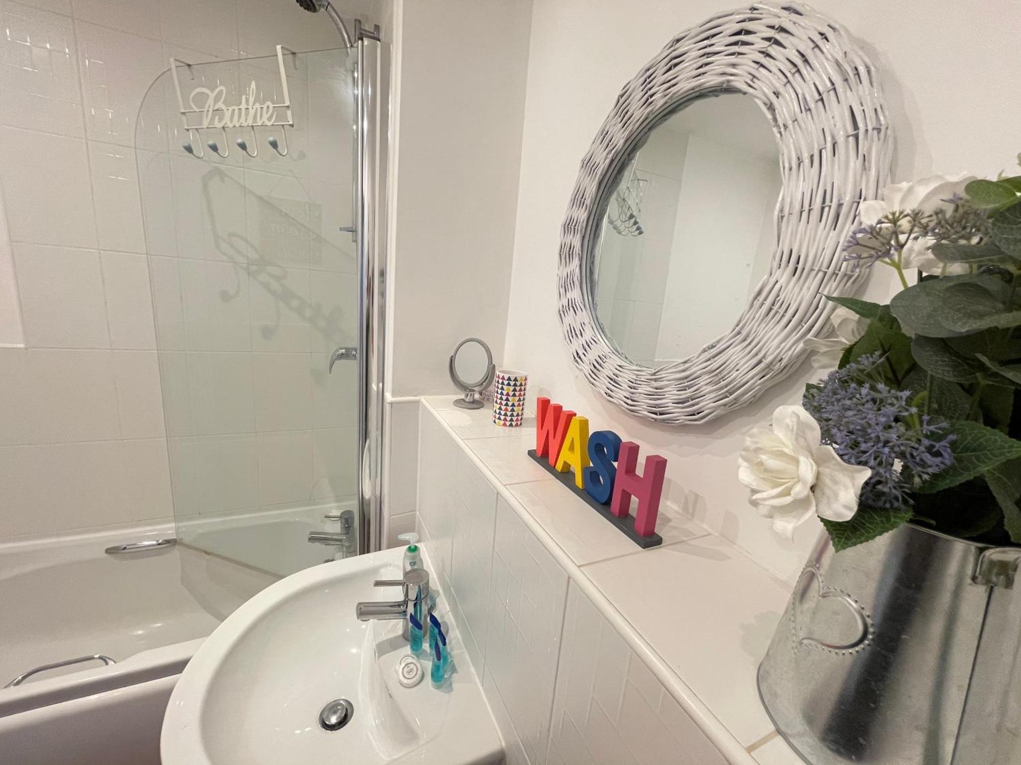 Grand Central Apartments Дерби Номер фото